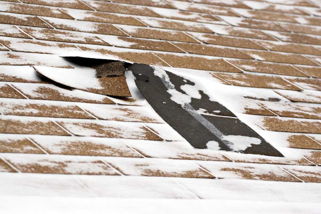 does homeowners insurance cover roof leaks