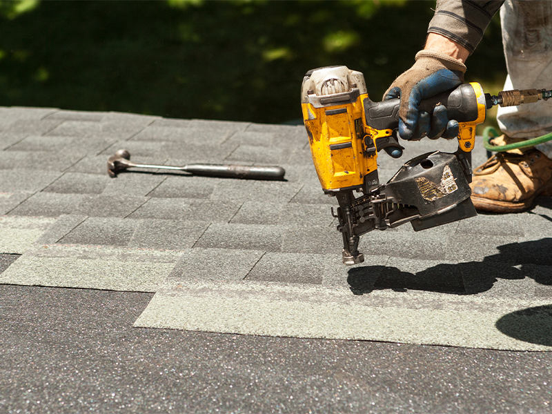 Benefits of hiring roofers for roof repairs project